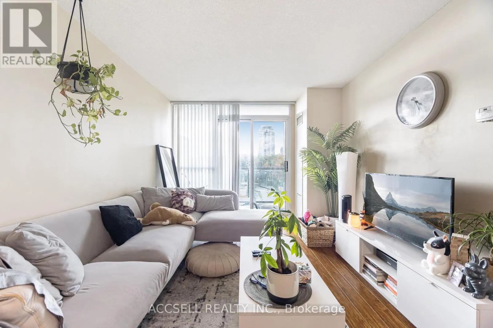 1015 - 68 GRANGEWAY AVENUE