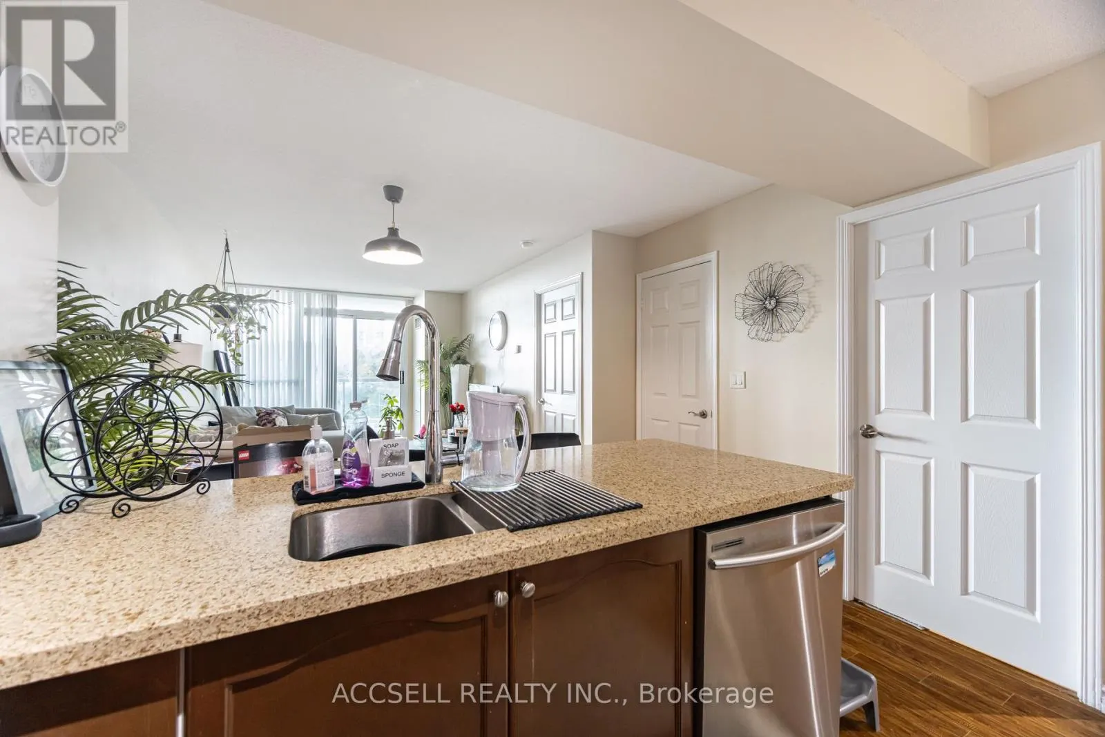 1015 - 68 GRANGEWAY AVENUE