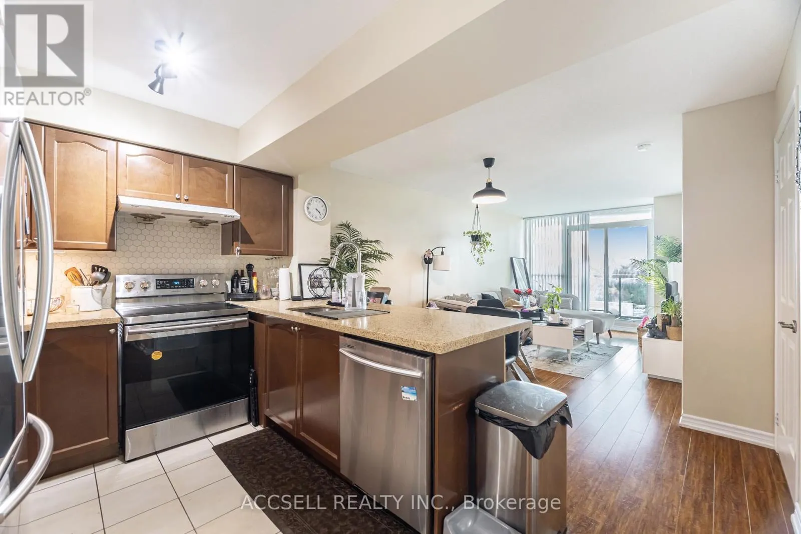 1015 - 68 GRANGEWAY AVENUE