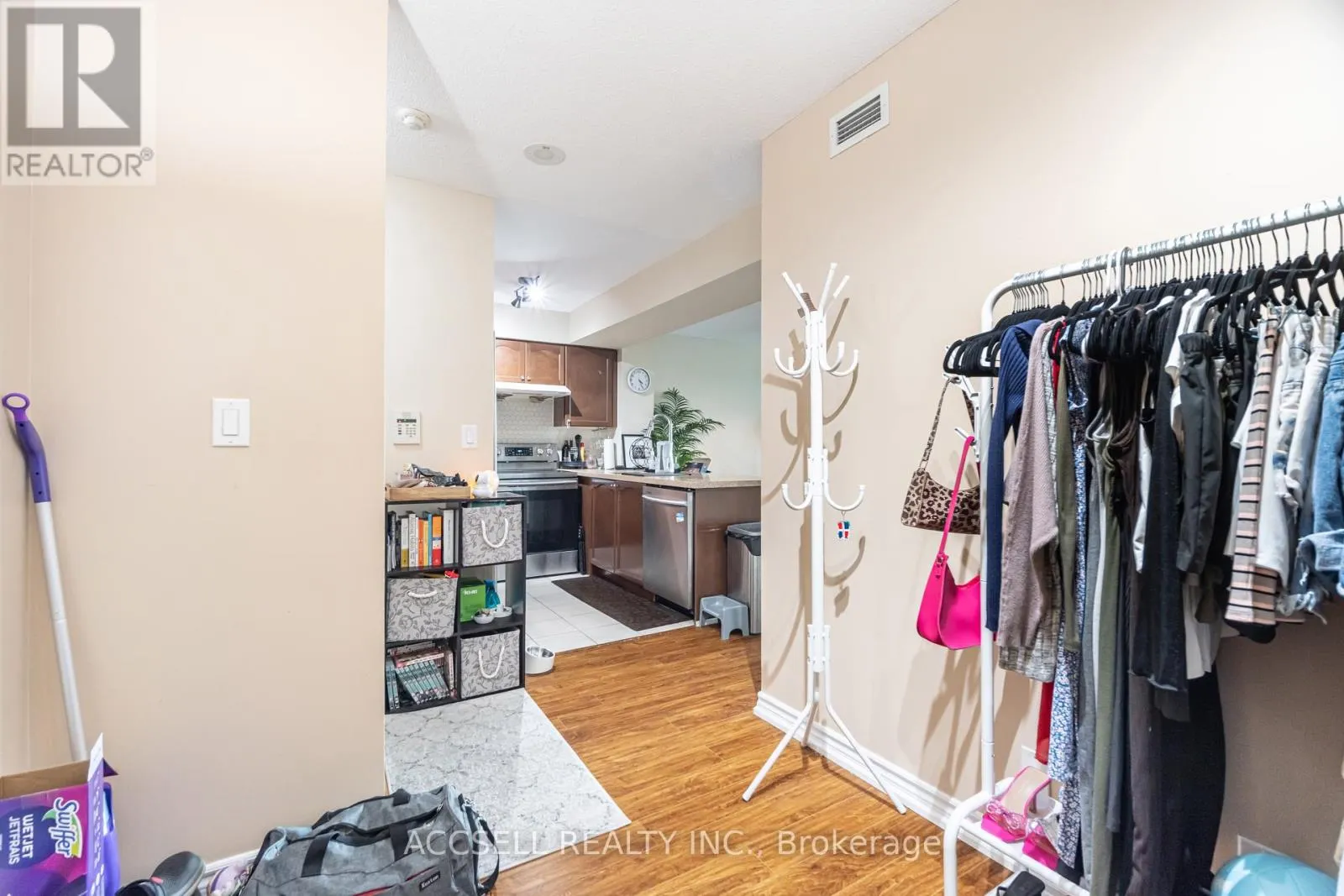 1015 - 68 GRANGEWAY AVENUE