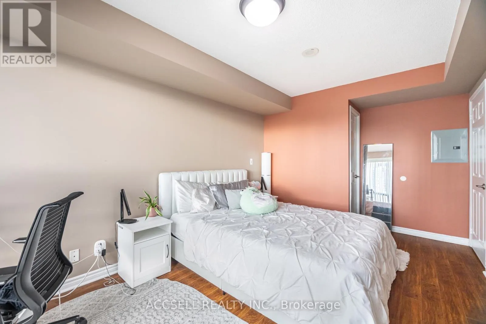 1015 - 68 GRANGEWAY AVENUE