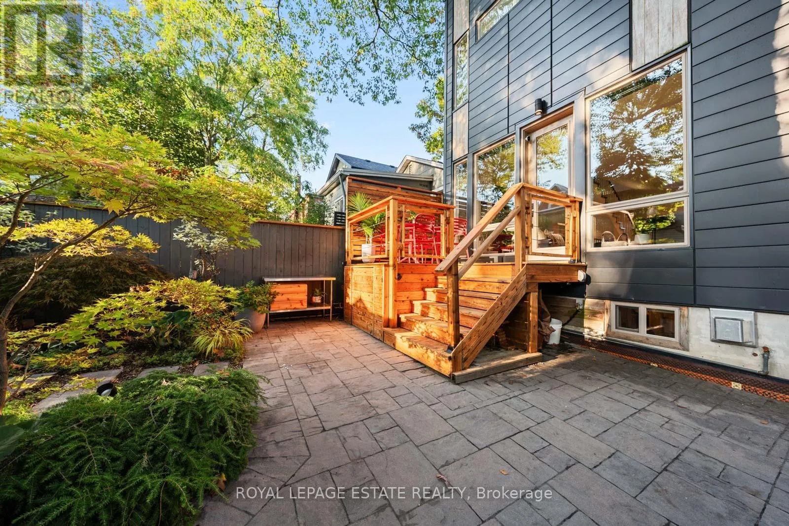 158 WARDEN AVENUE
