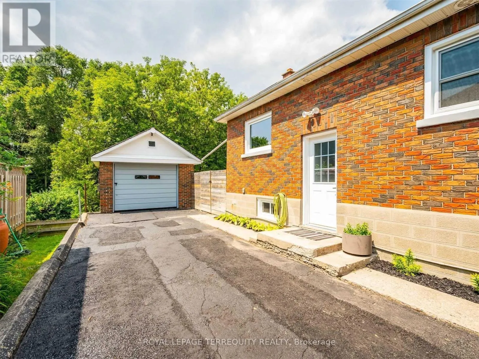 BSMT - 822 DOUGLAS STREET