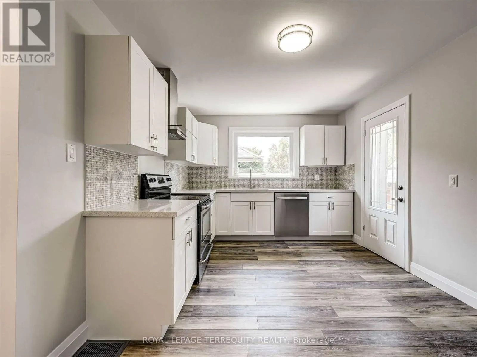 MAIN - 822 DOUGLAS STREET