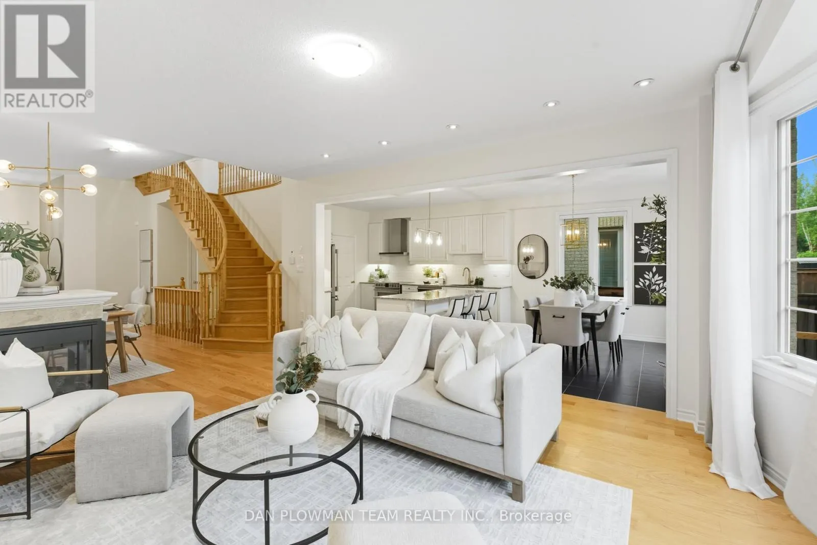 11 RAVENSEDGE COURT