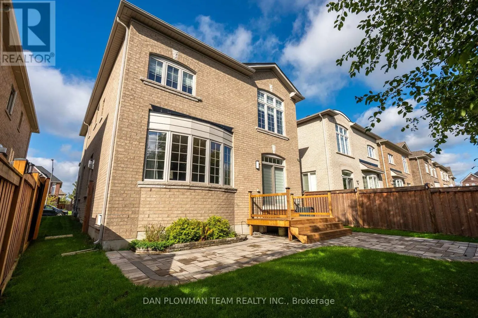 11 RAVENSEDGE COURT
