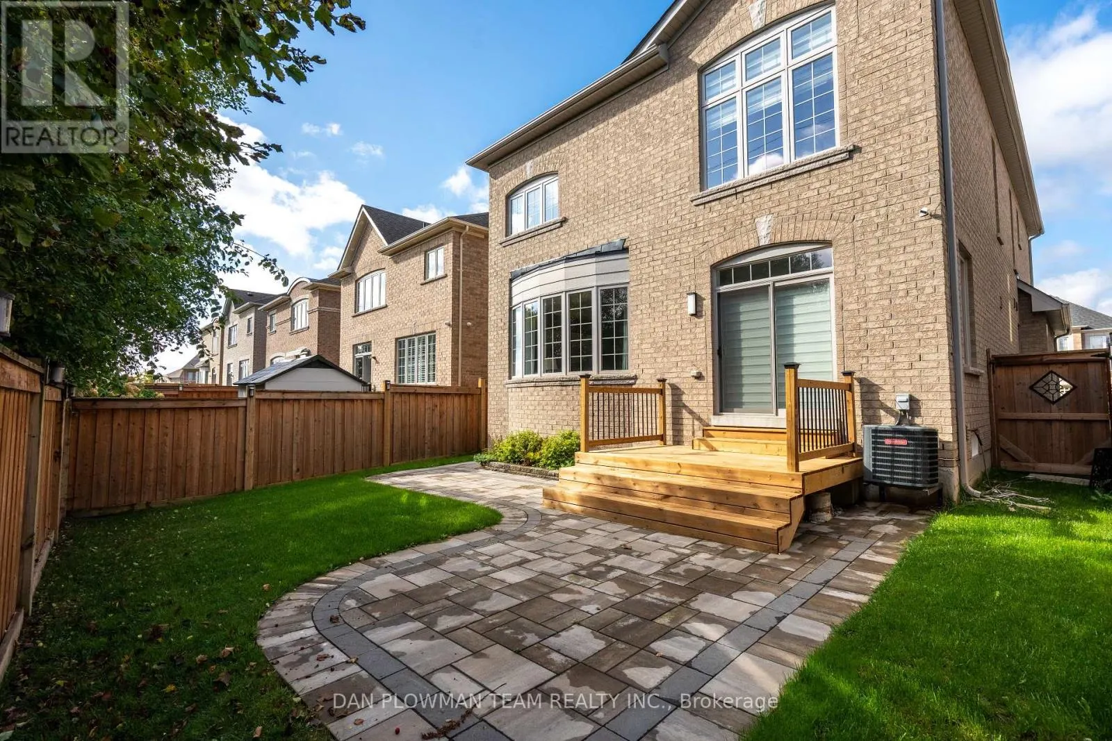11 RAVENSEDGE COURT