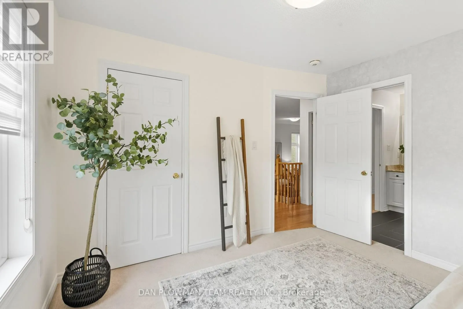 11 RAVENSEDGE COURT