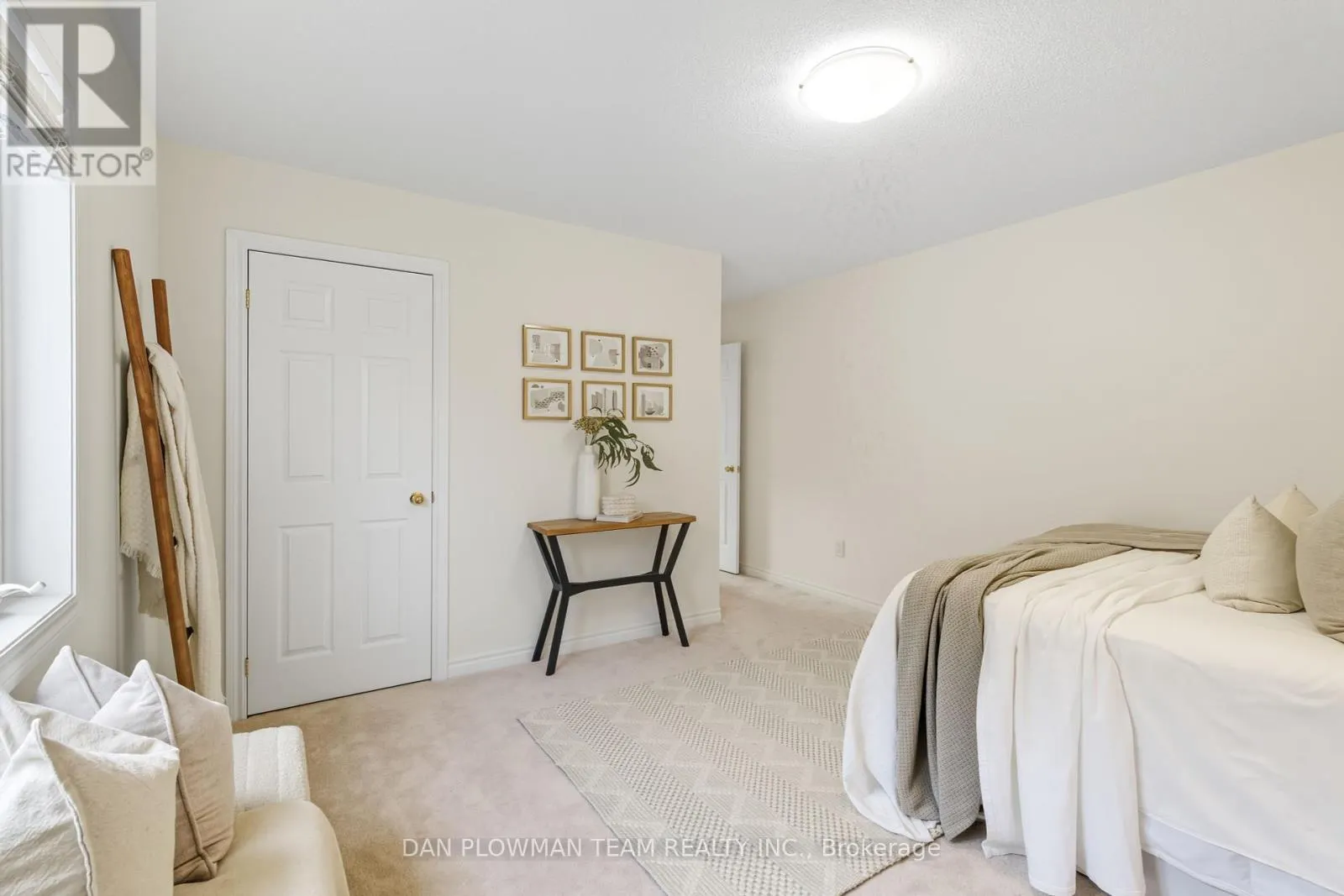 11 RAVENSEDGE COURT