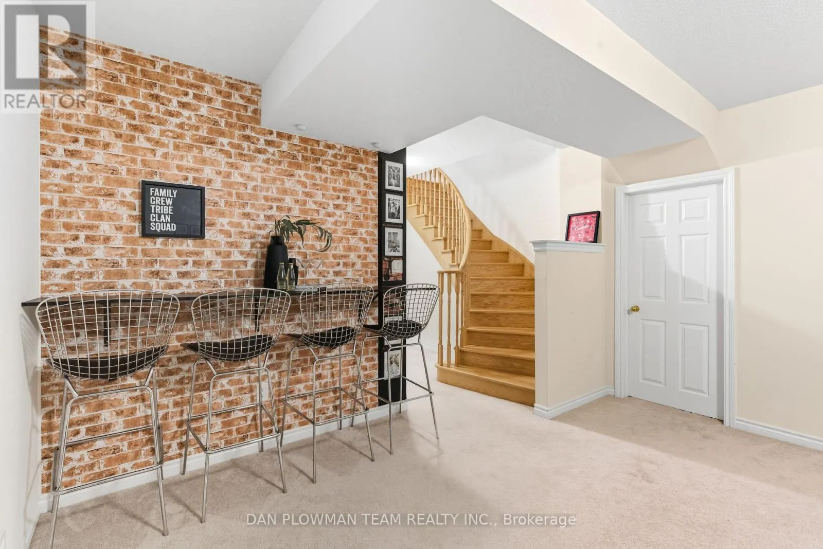 11 RAVENSEDGE COURT