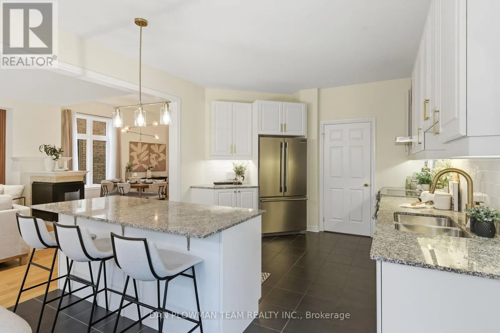 11 RAVENSEDGE COURT