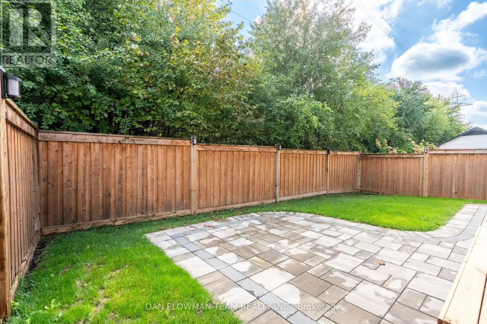 11 RAVENSEDGE COURT
