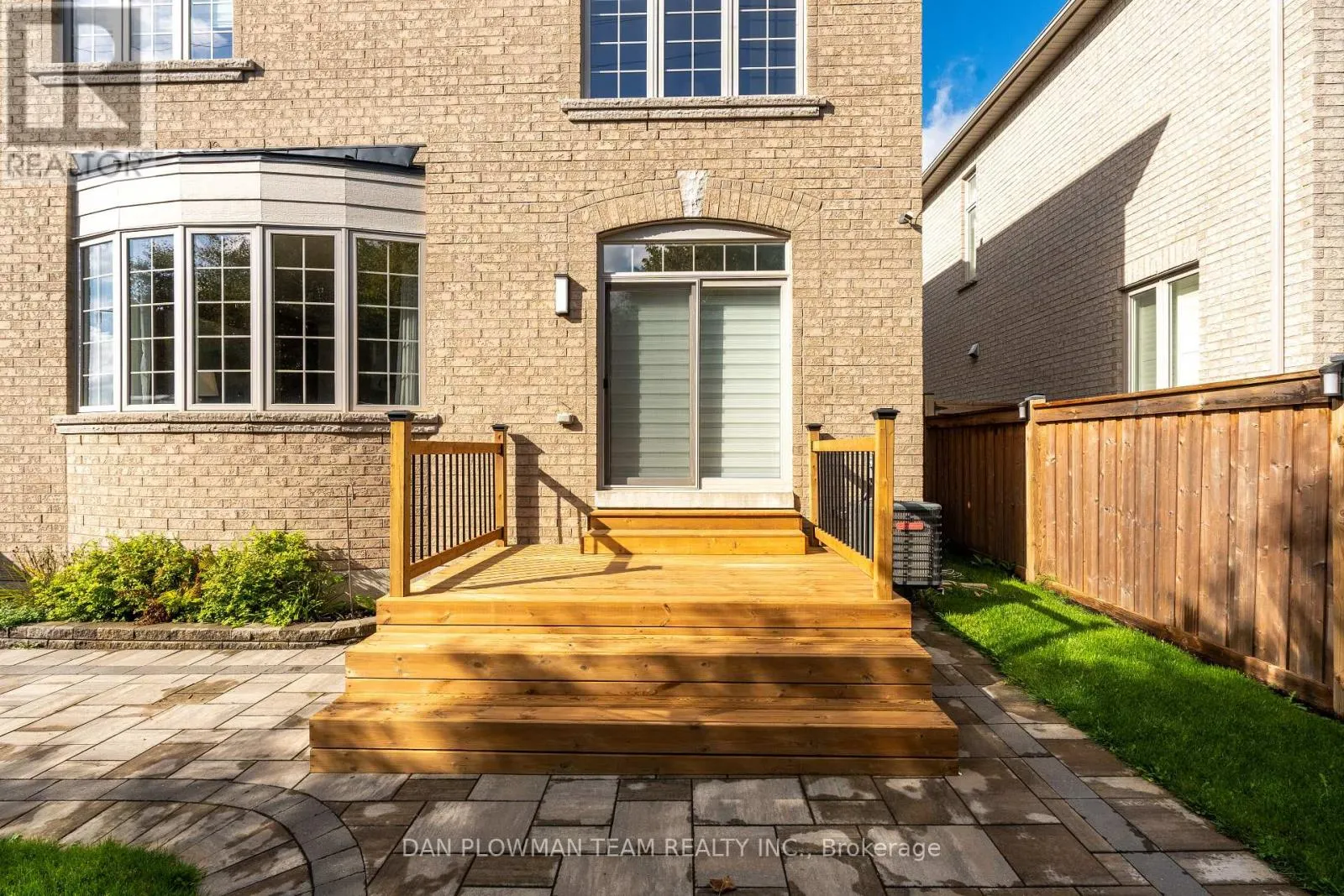 11 RAVENSEDGE COURT