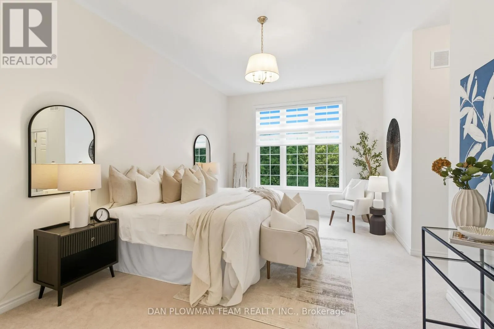 11 RAVENSEDGE COURT