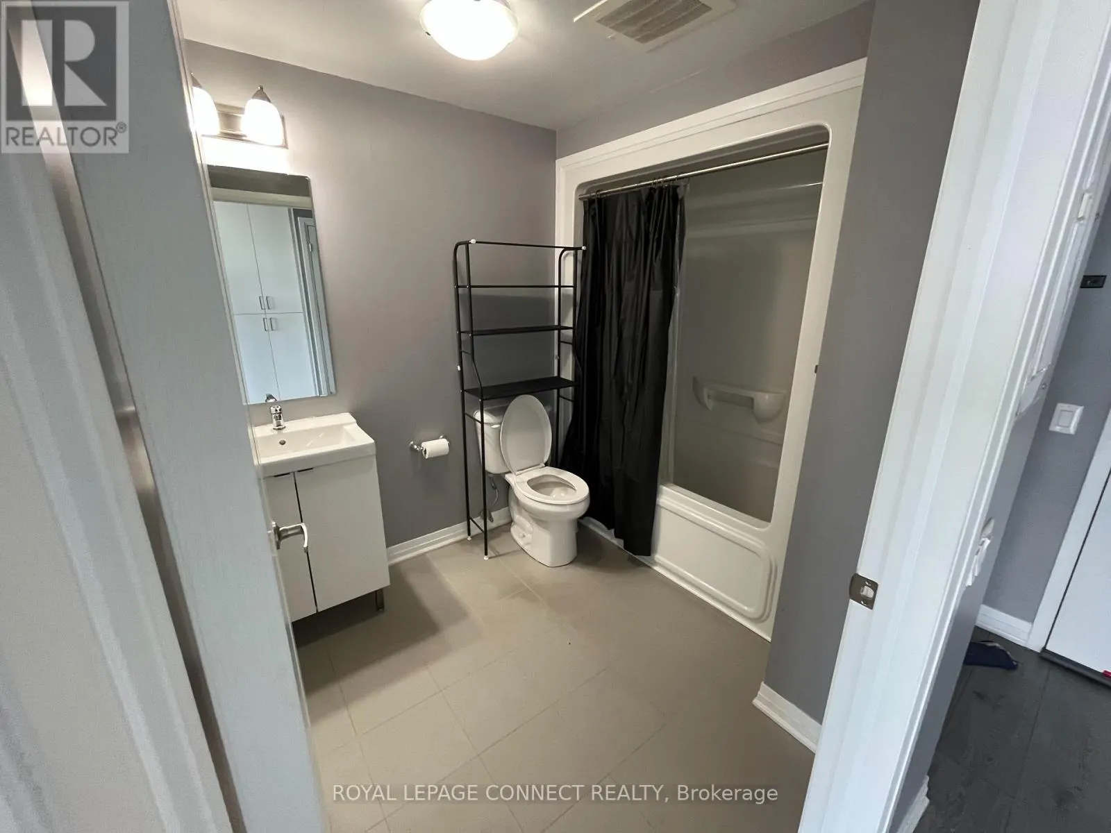 731 - 1900 SIMCOE STREET N