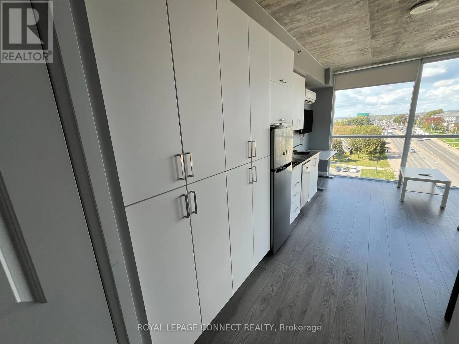 731 - 1900 SIMCOE STREET N