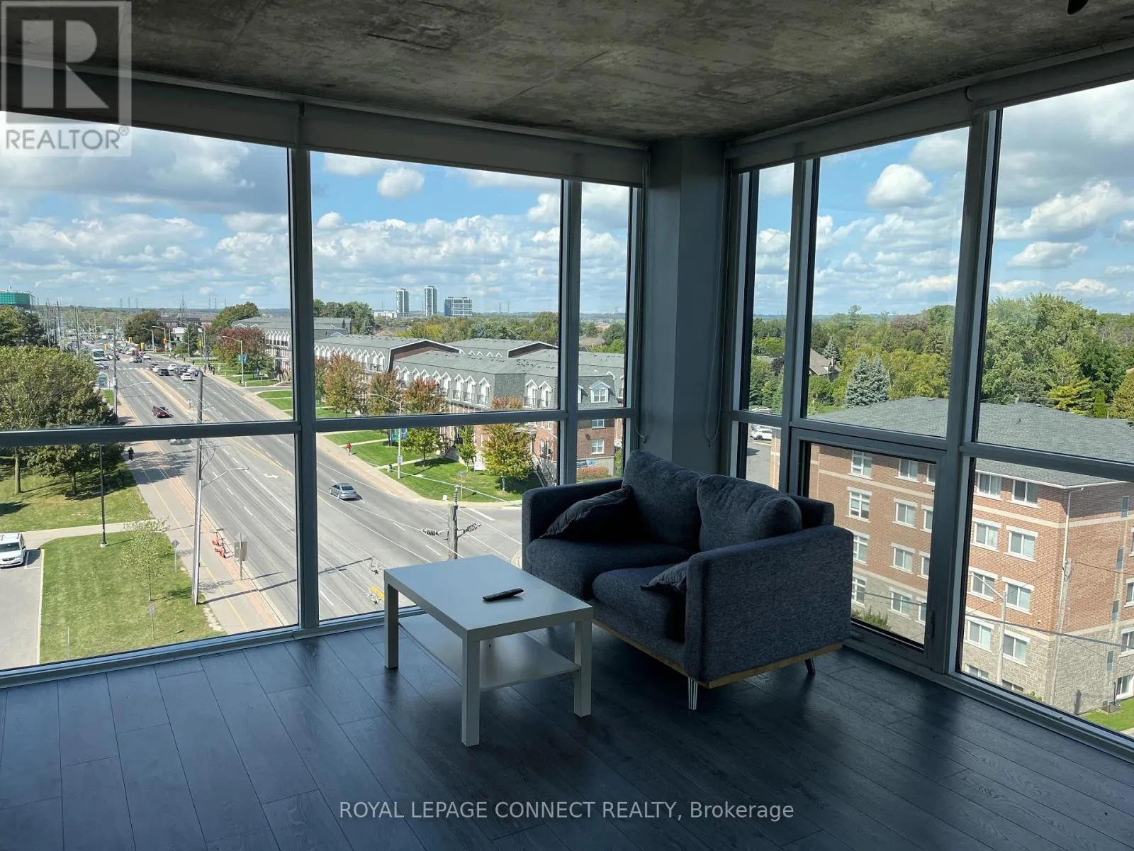 731 - 1900 SIMCOE STREET N