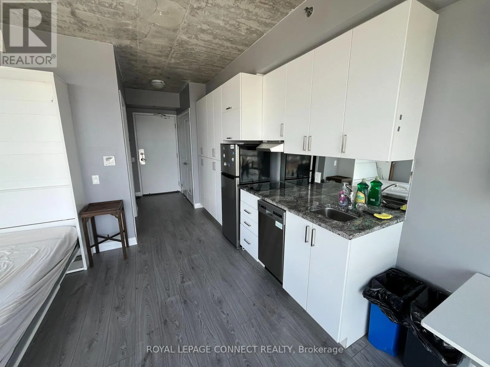 731 - 1900 SIMCOE STREET N