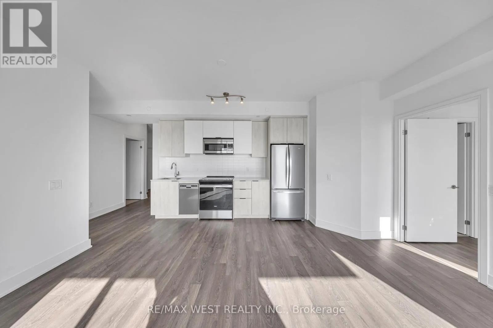 1350 ELLESMERE ROAD