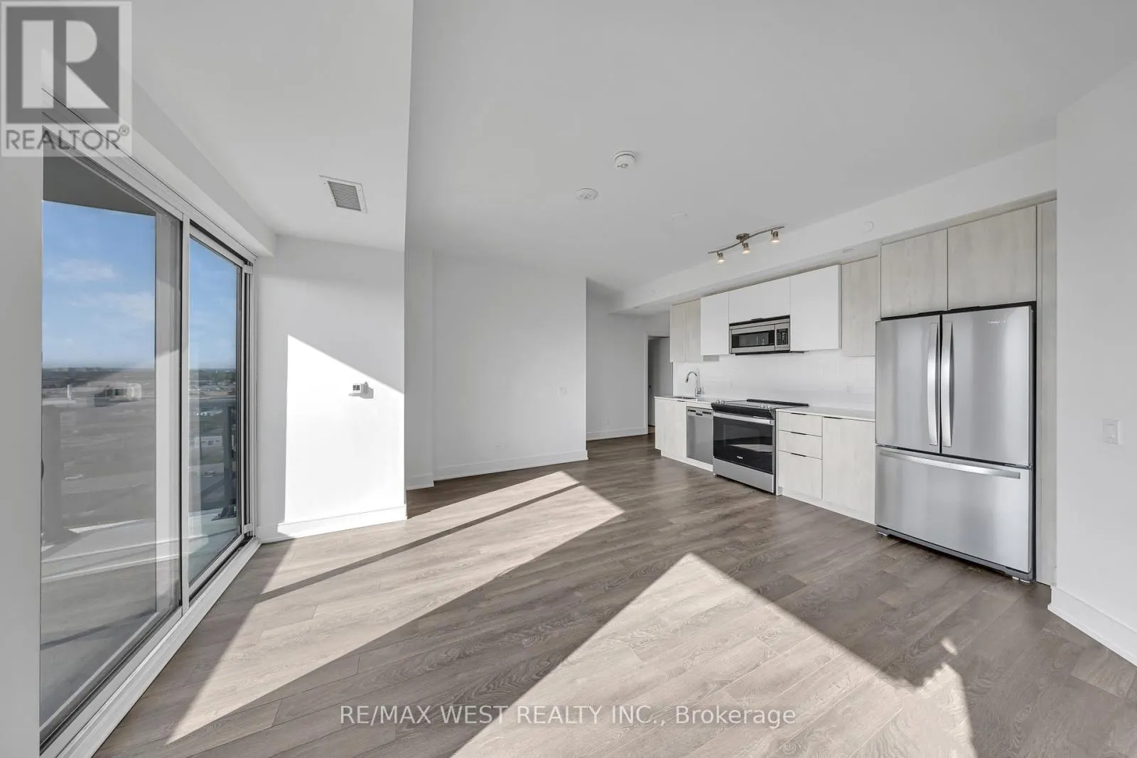 1350 ELLESMERE ROAD