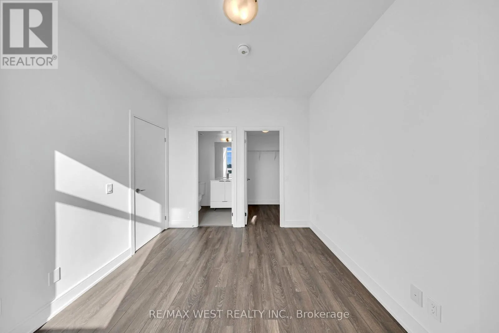1350 ELLESMERE ROAD
