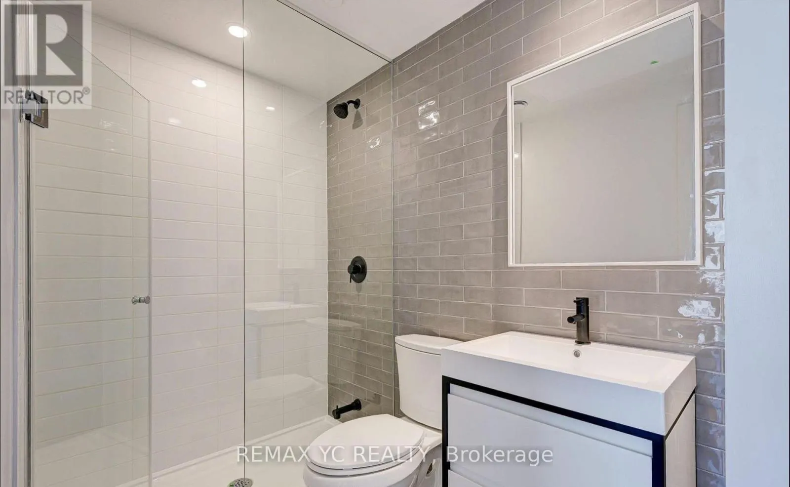 438 - 150 LOGAN AVENUE
