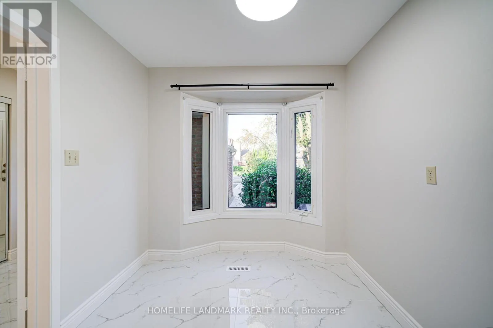 79 SANDYHOOK SQUARE