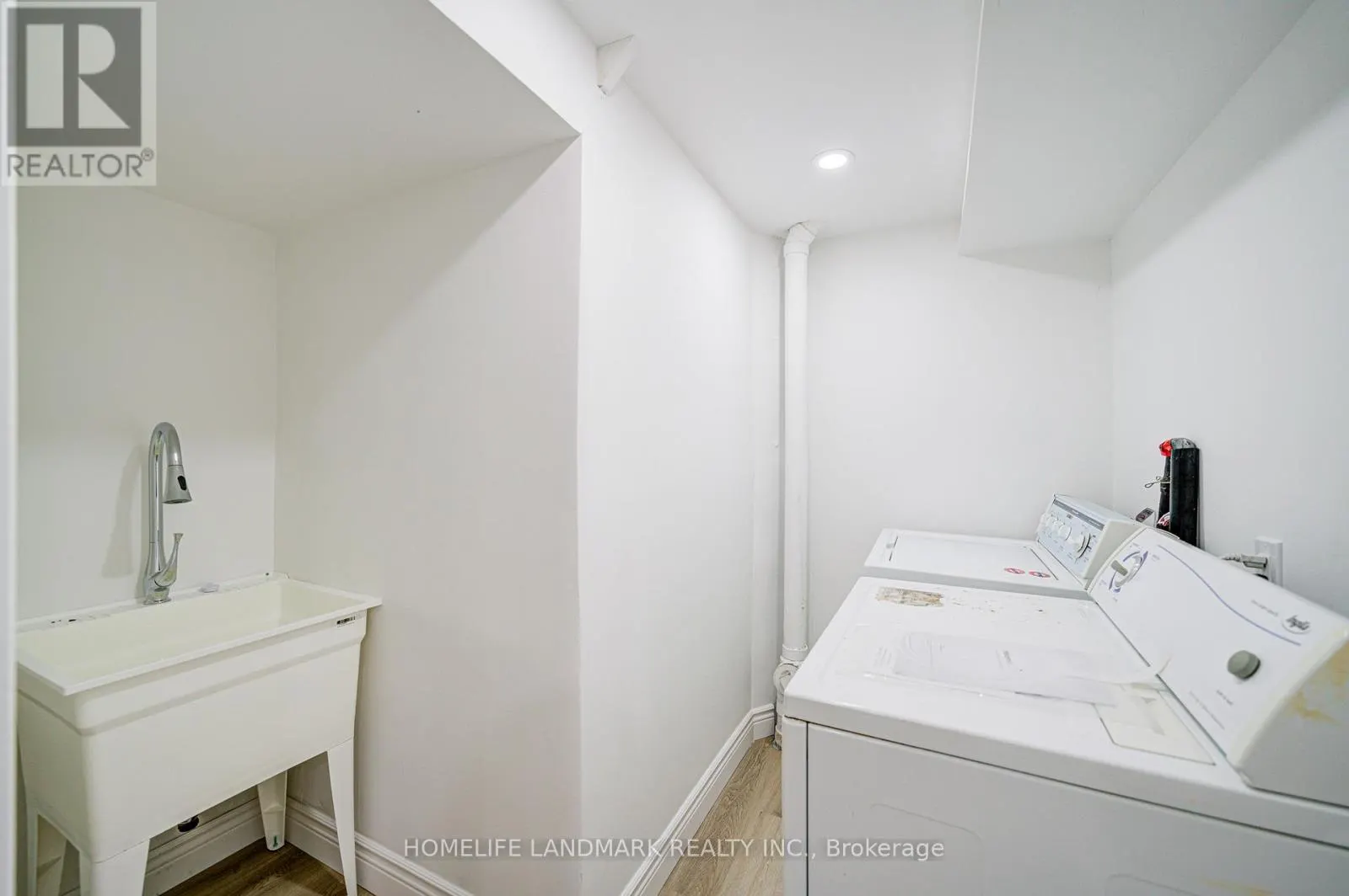 79 SANDYHOOK SQUARE