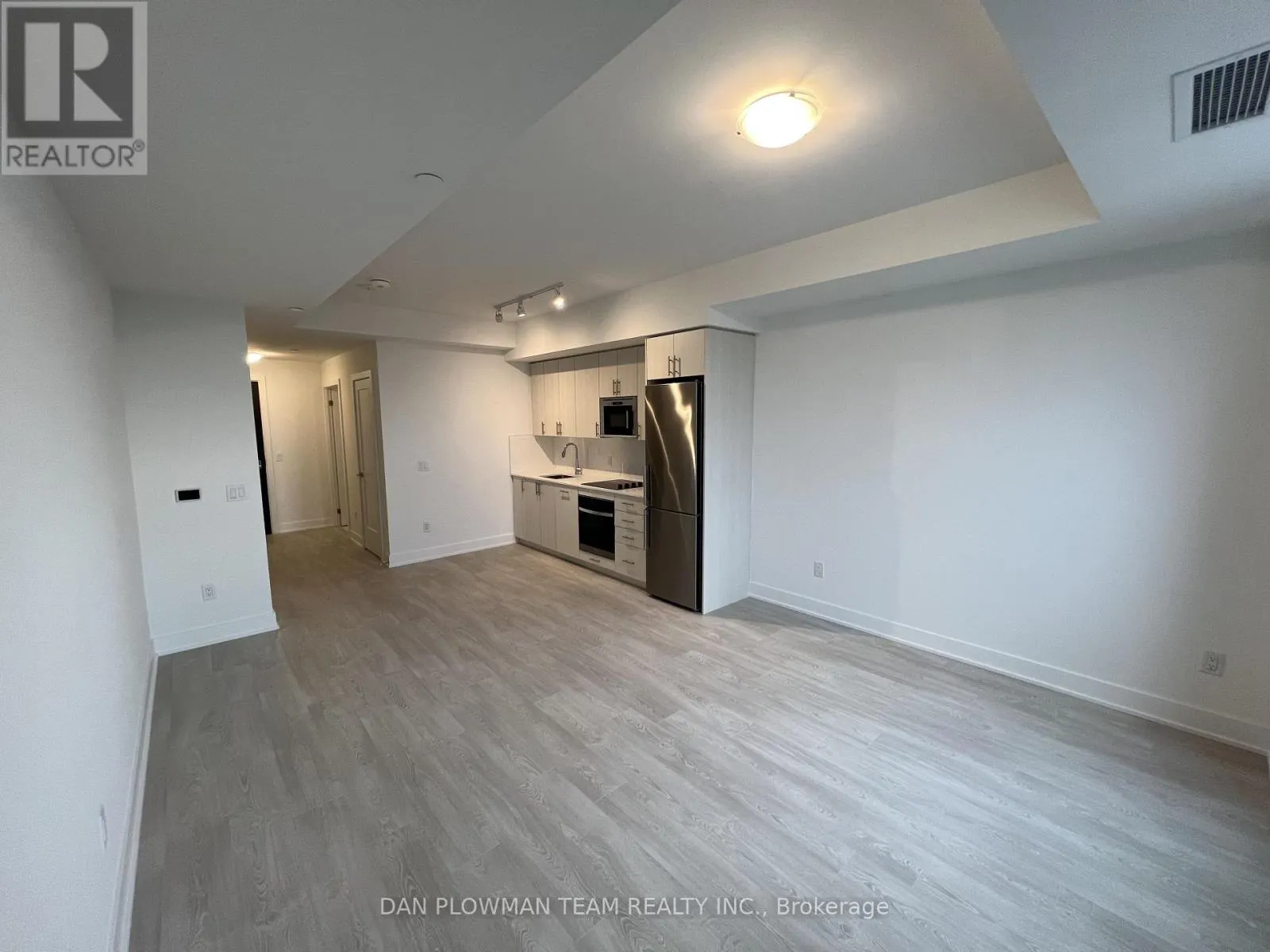 PH09 - 2545 SIMCOE STREET N