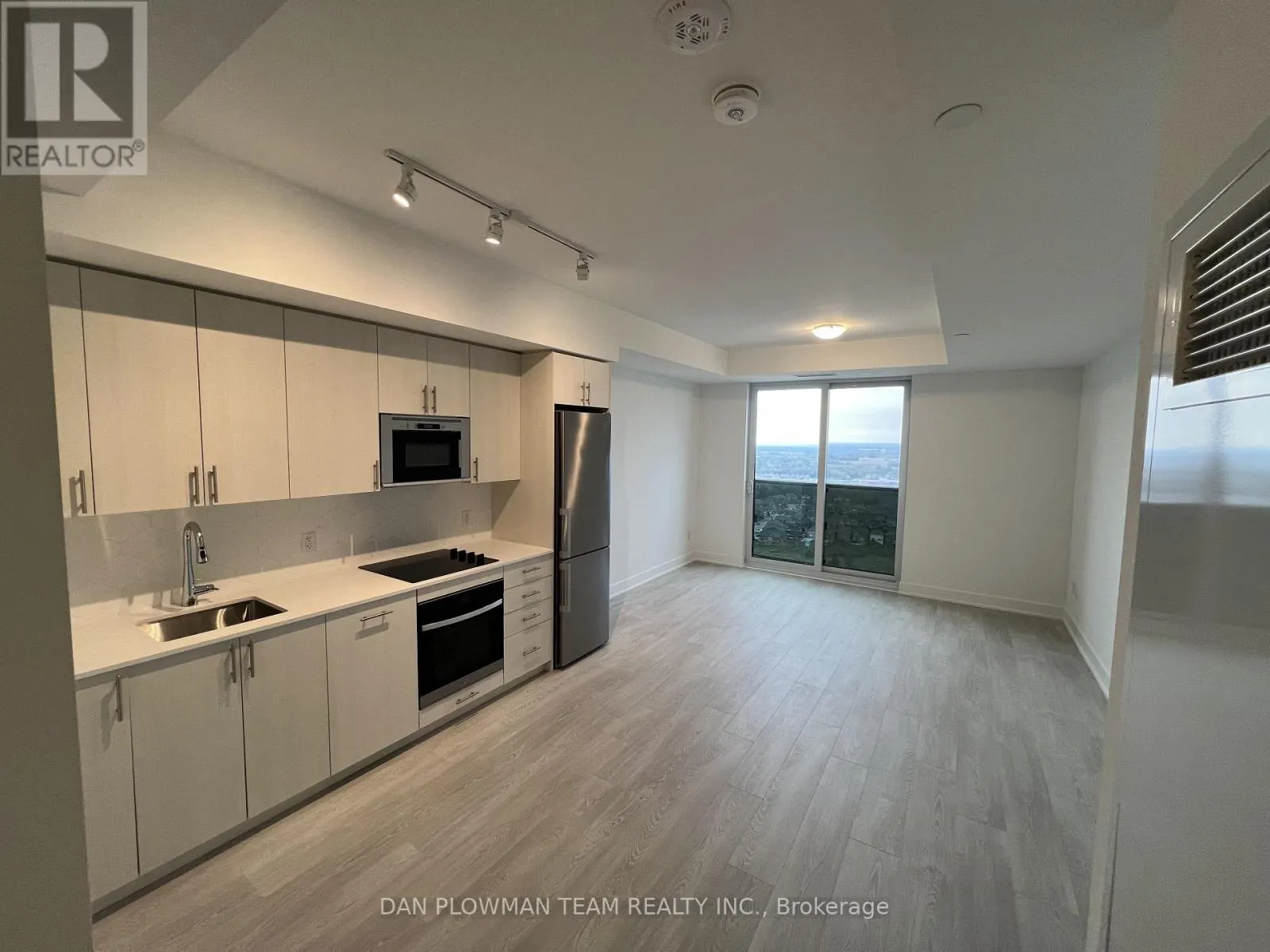 PH09 - 2545 SIMCOE STREET N