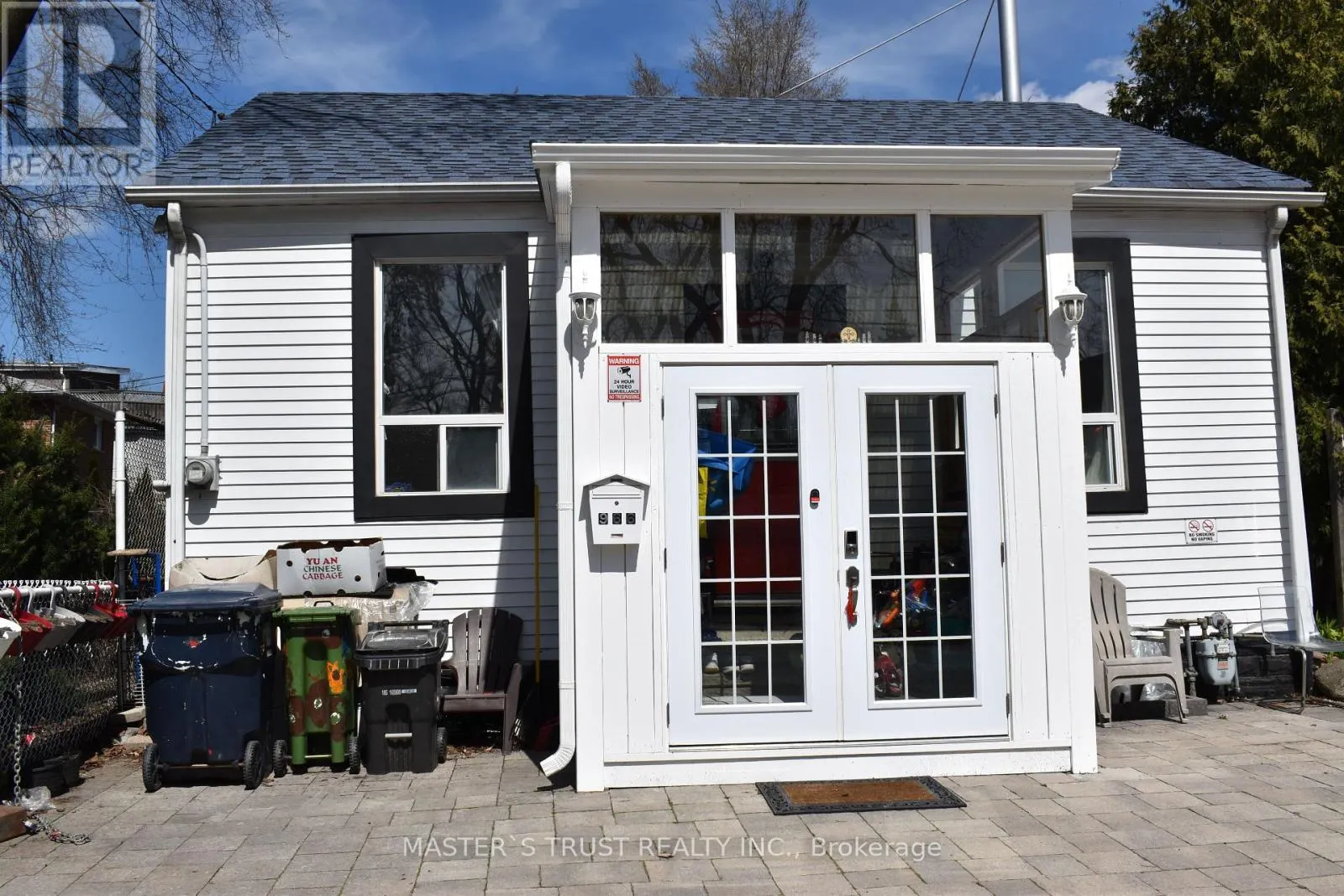 966 DUNDAS STREET E