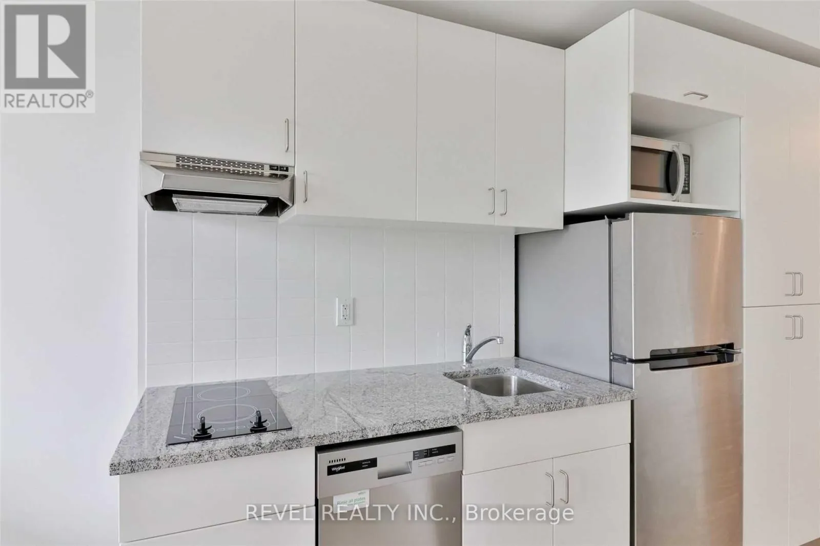 204 - 1800 SIMCOE STREET N, #204