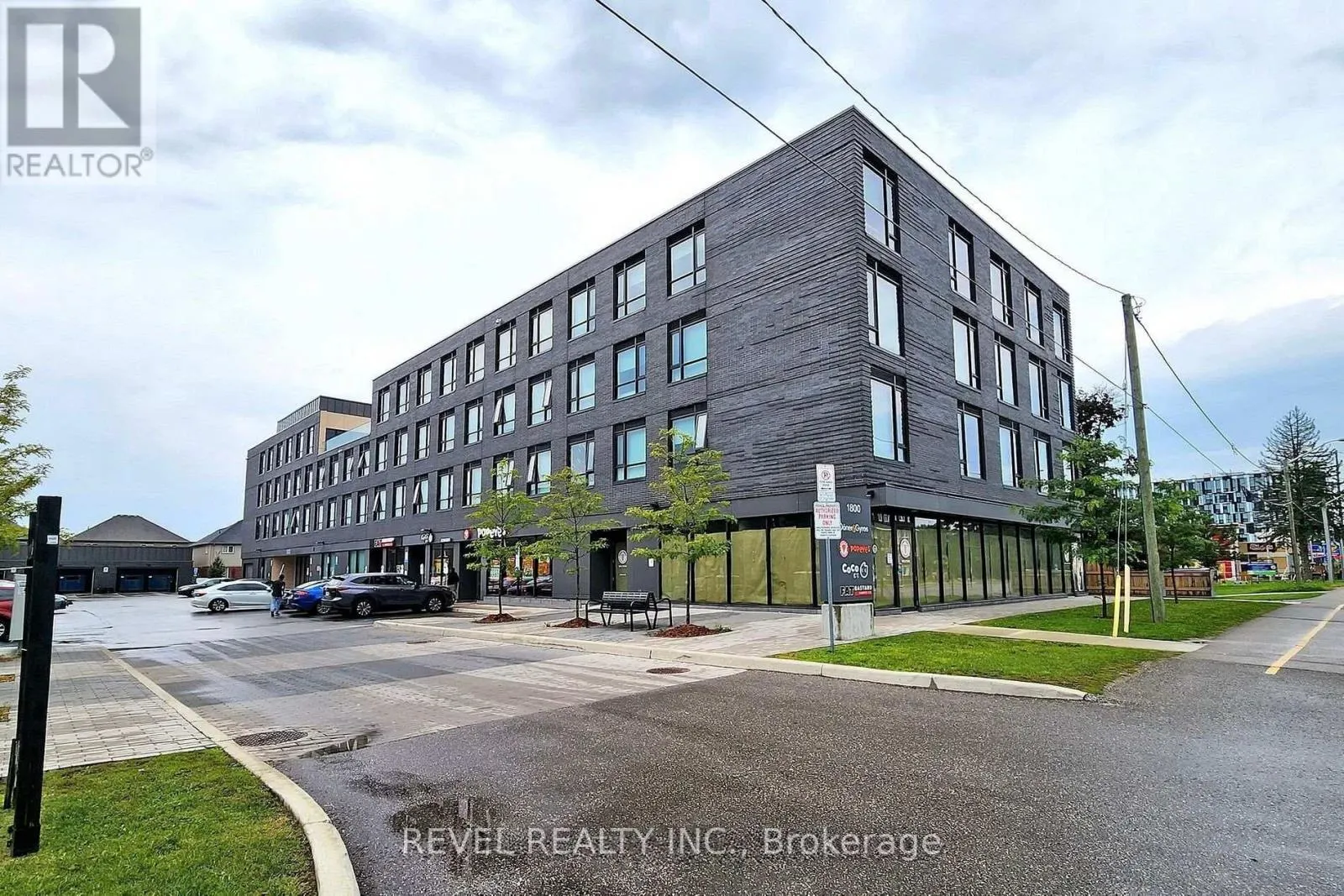 204 - 1800 SIMCOE STREET N, #204
