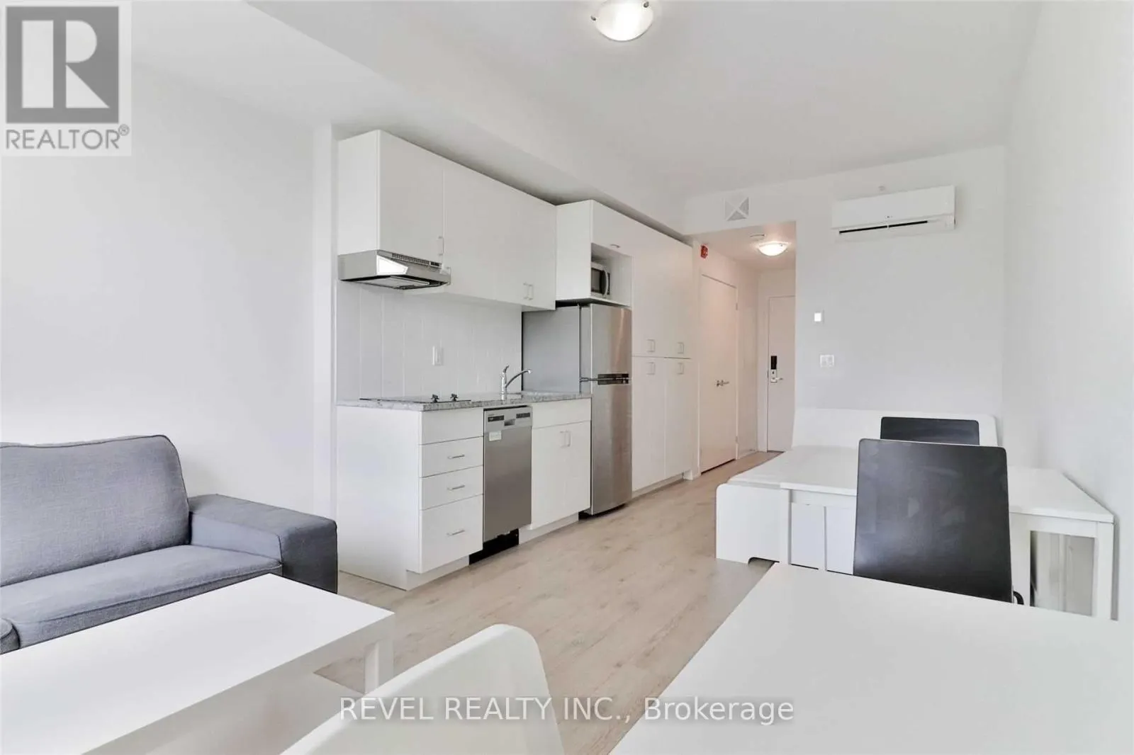 204 - 1800 SIMCOE STREET N, #204
