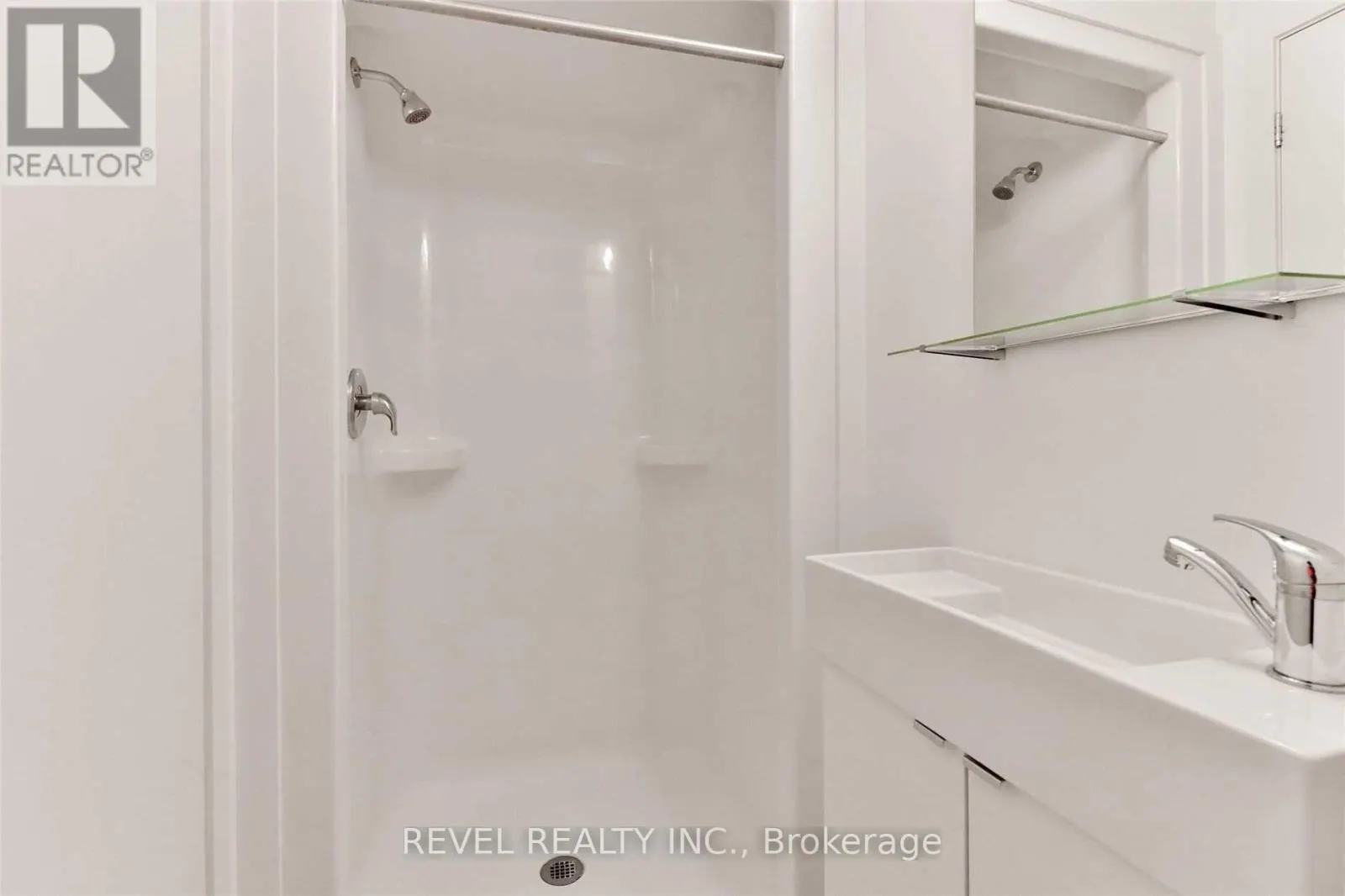 204 - 1800 SIMCOE STREET N, #204
