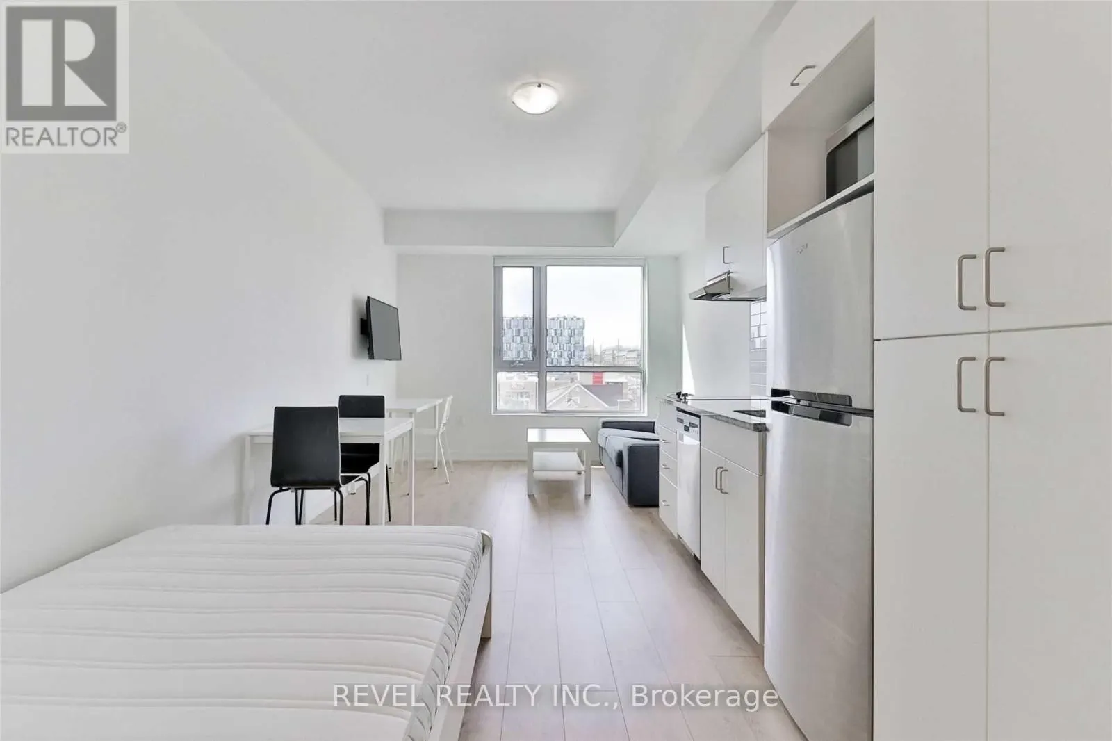204 - 1800 SIMCOE STREET N, #204