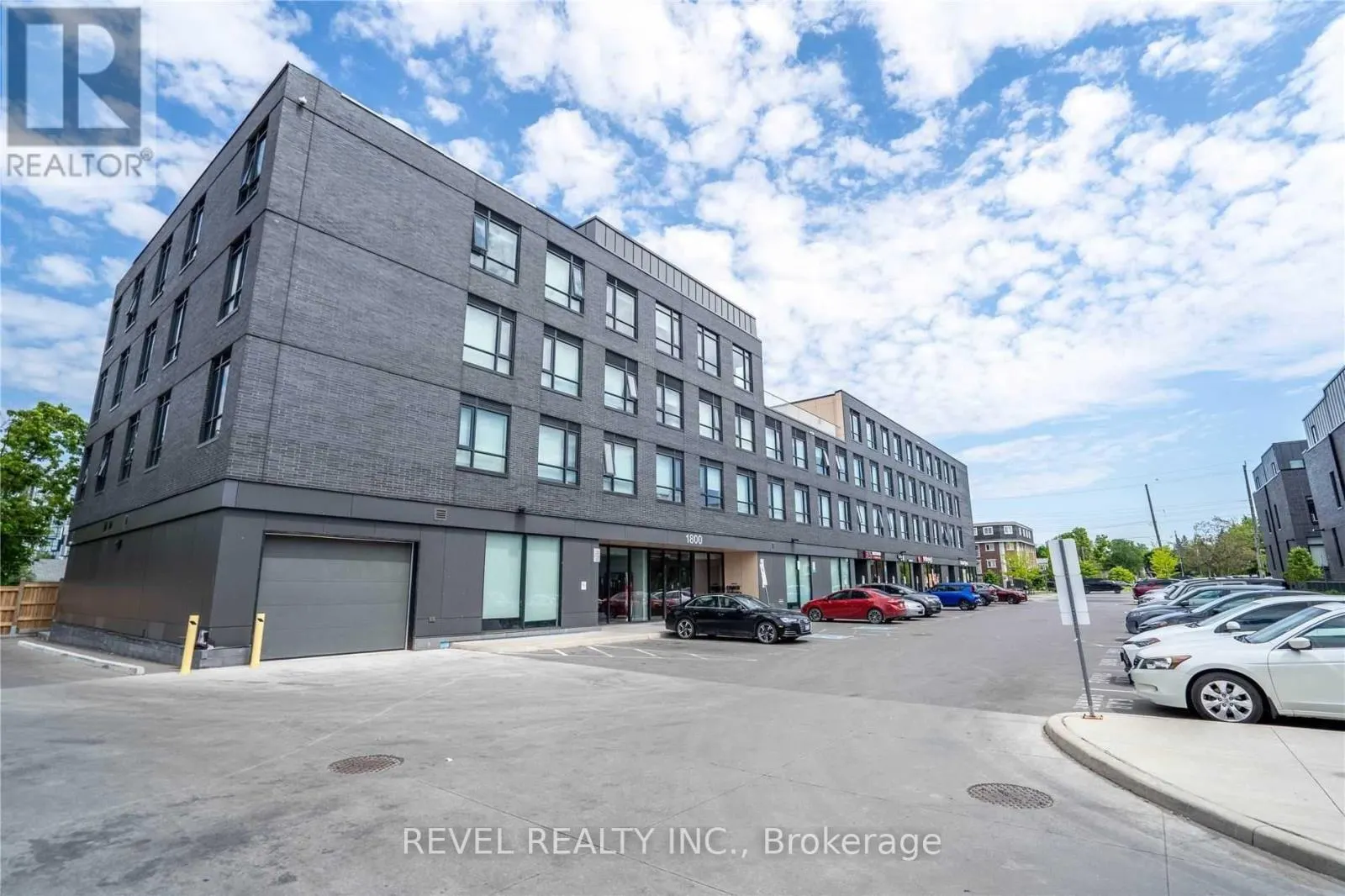 204 - 1800 SIMCOE STREET N, #204
