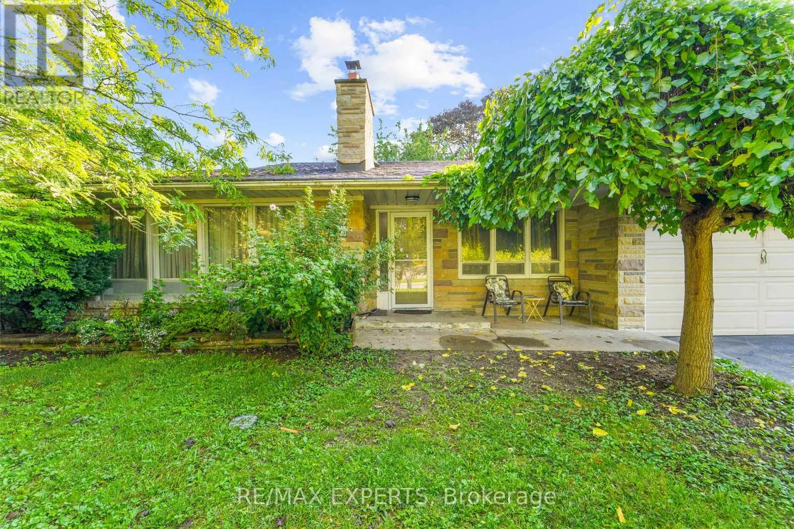 19 DUNCOMBE BOULEVARD