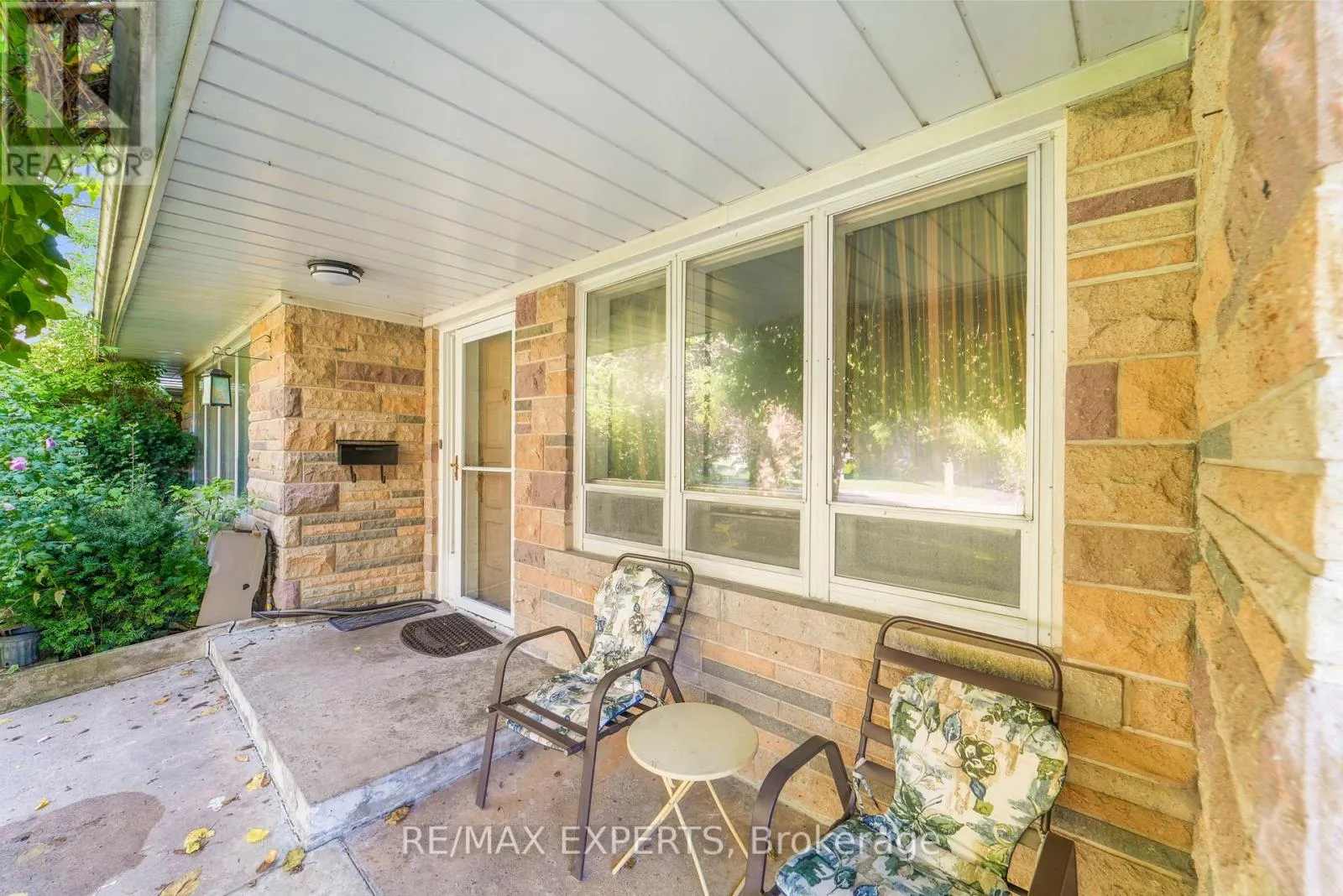 19 DUNCOMBE BOULEVARD