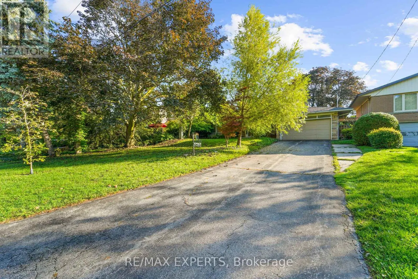19 DUNCOMBE BOULEVARD