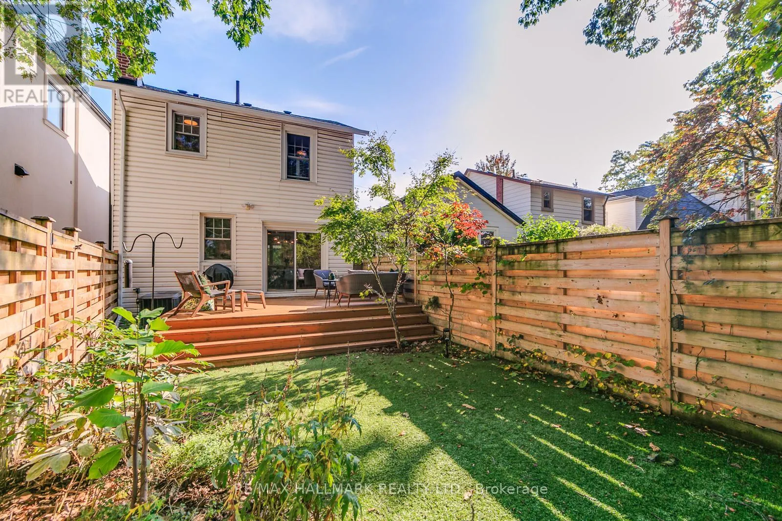 120 WARDEN AVENUE