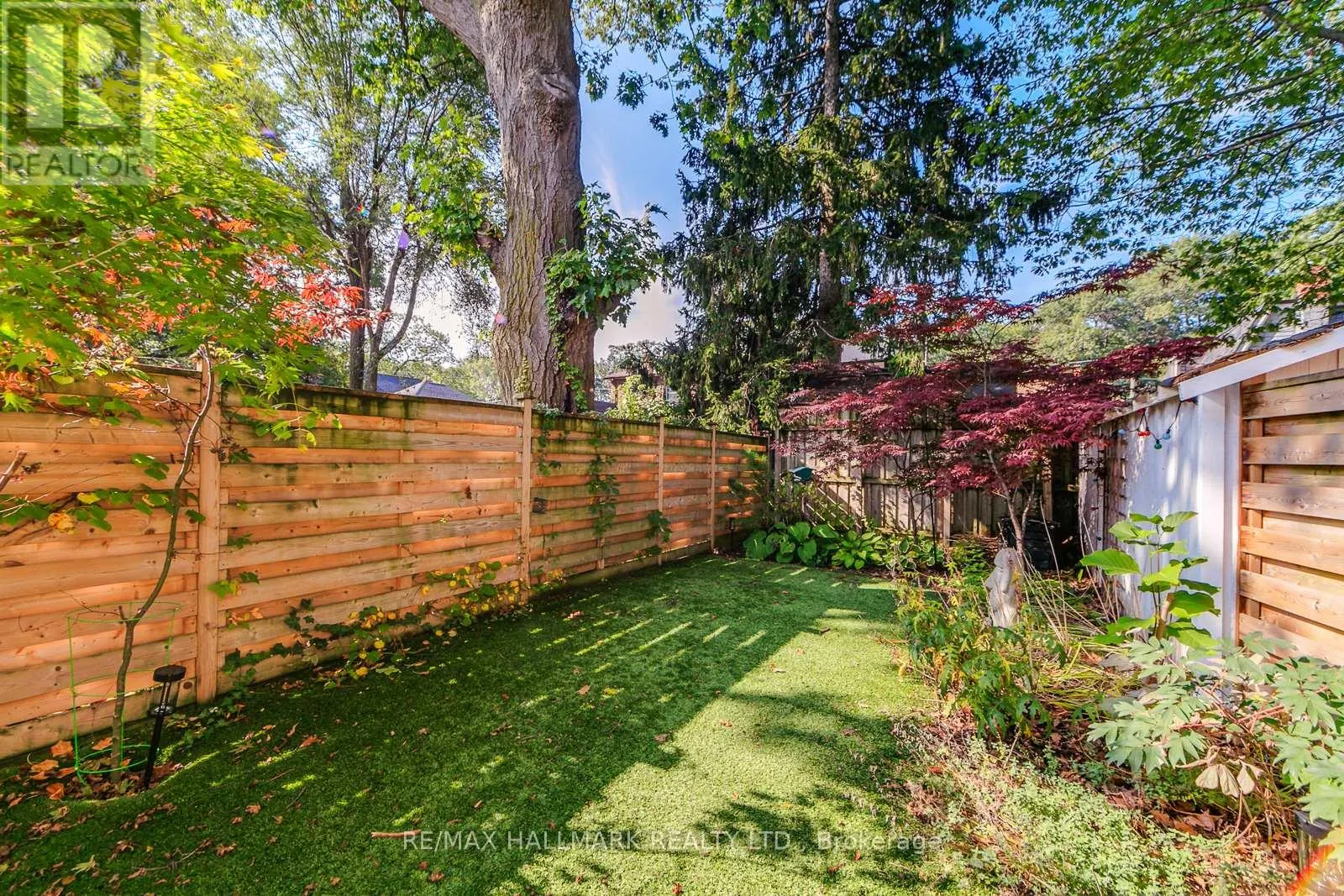 120 WARDEN AVENUE
