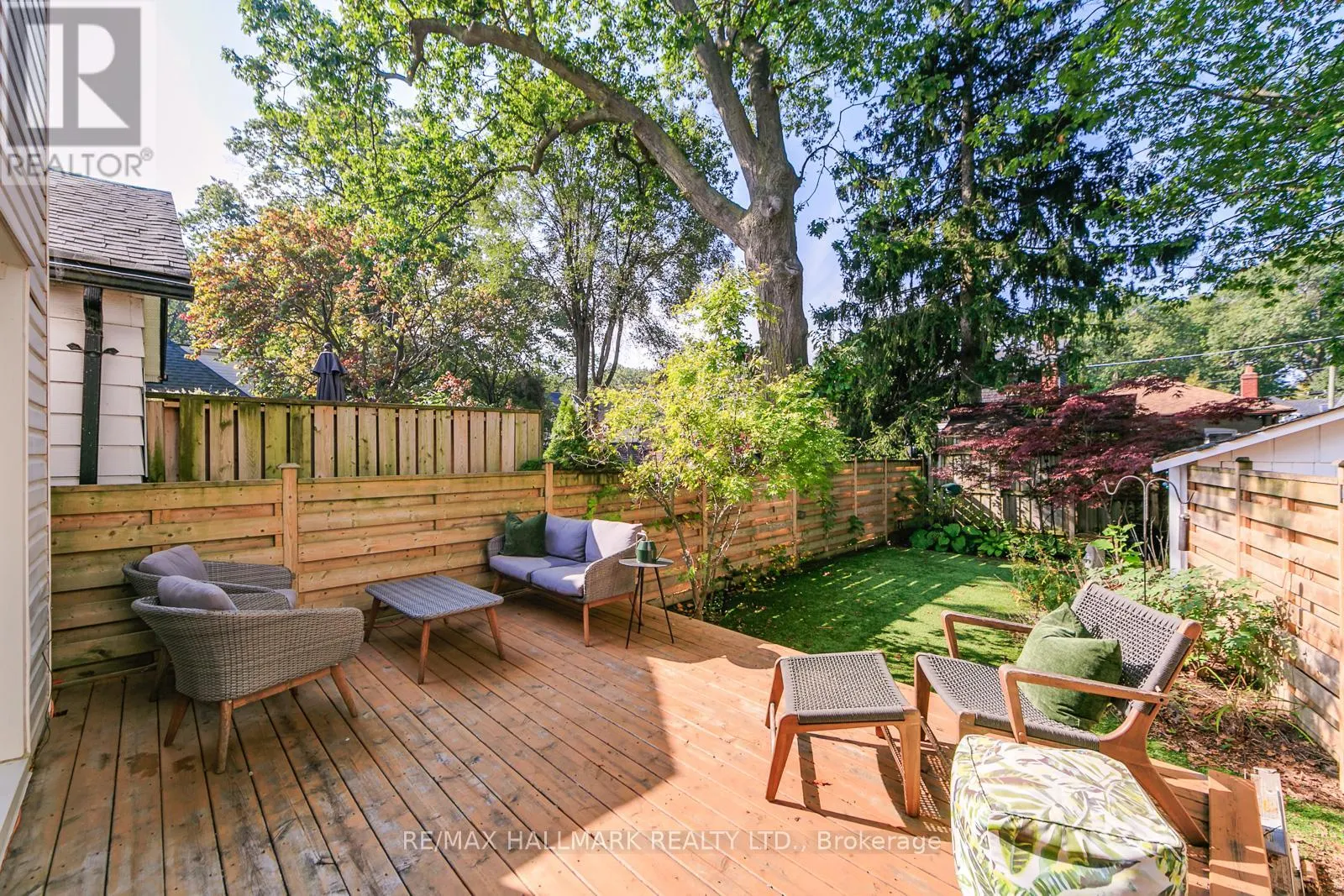 120 WARDEN AVENUE