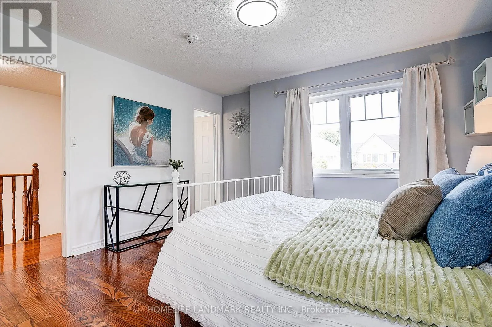 21 DONLEVY CRESCENT