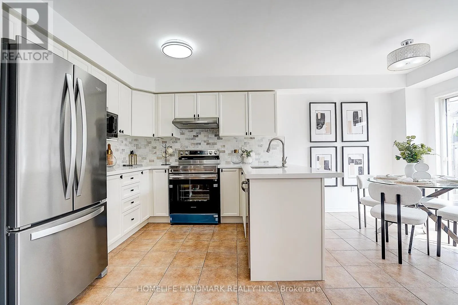 21 DONLEVY CRESCENT