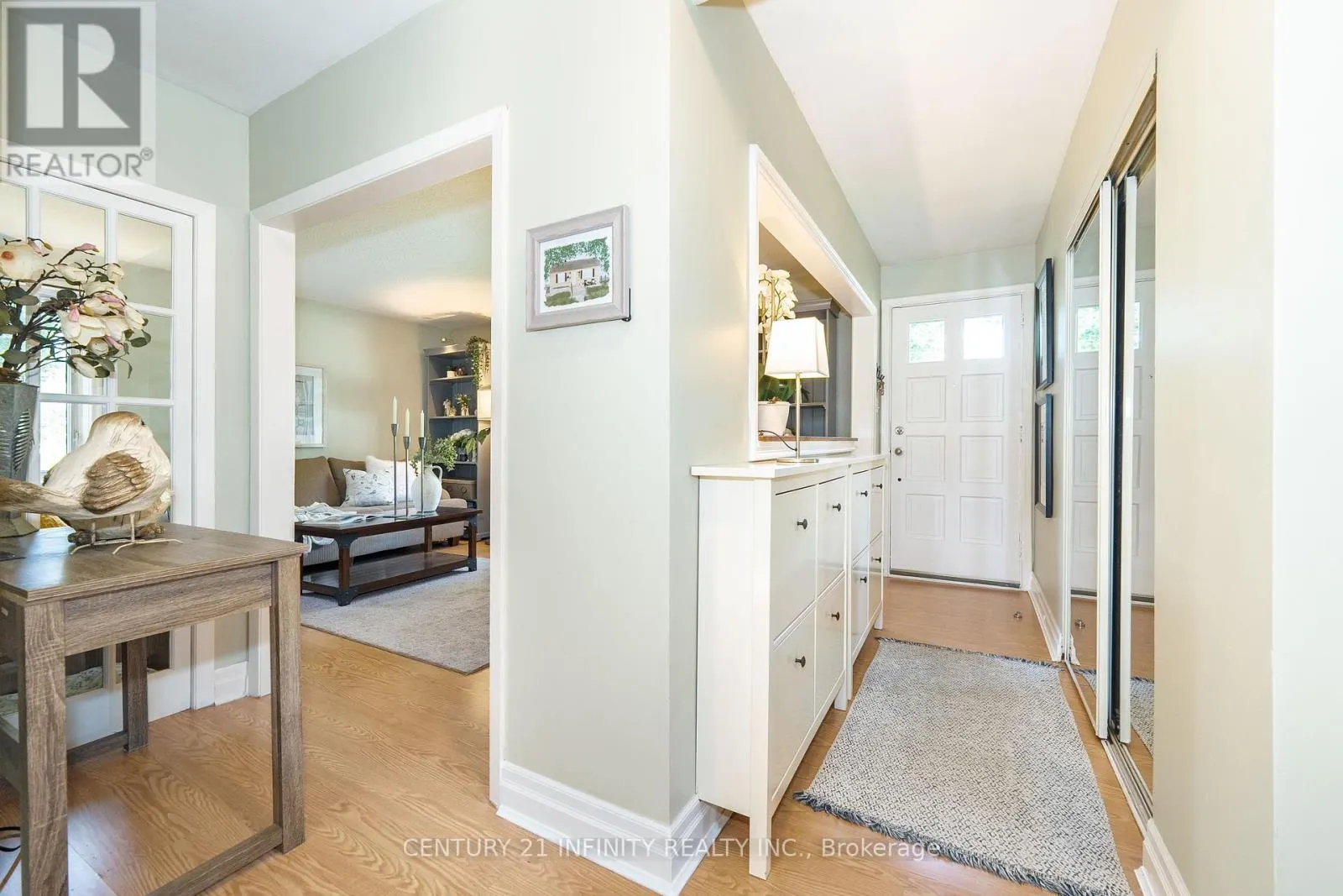 43 COLONIAL AVENUE