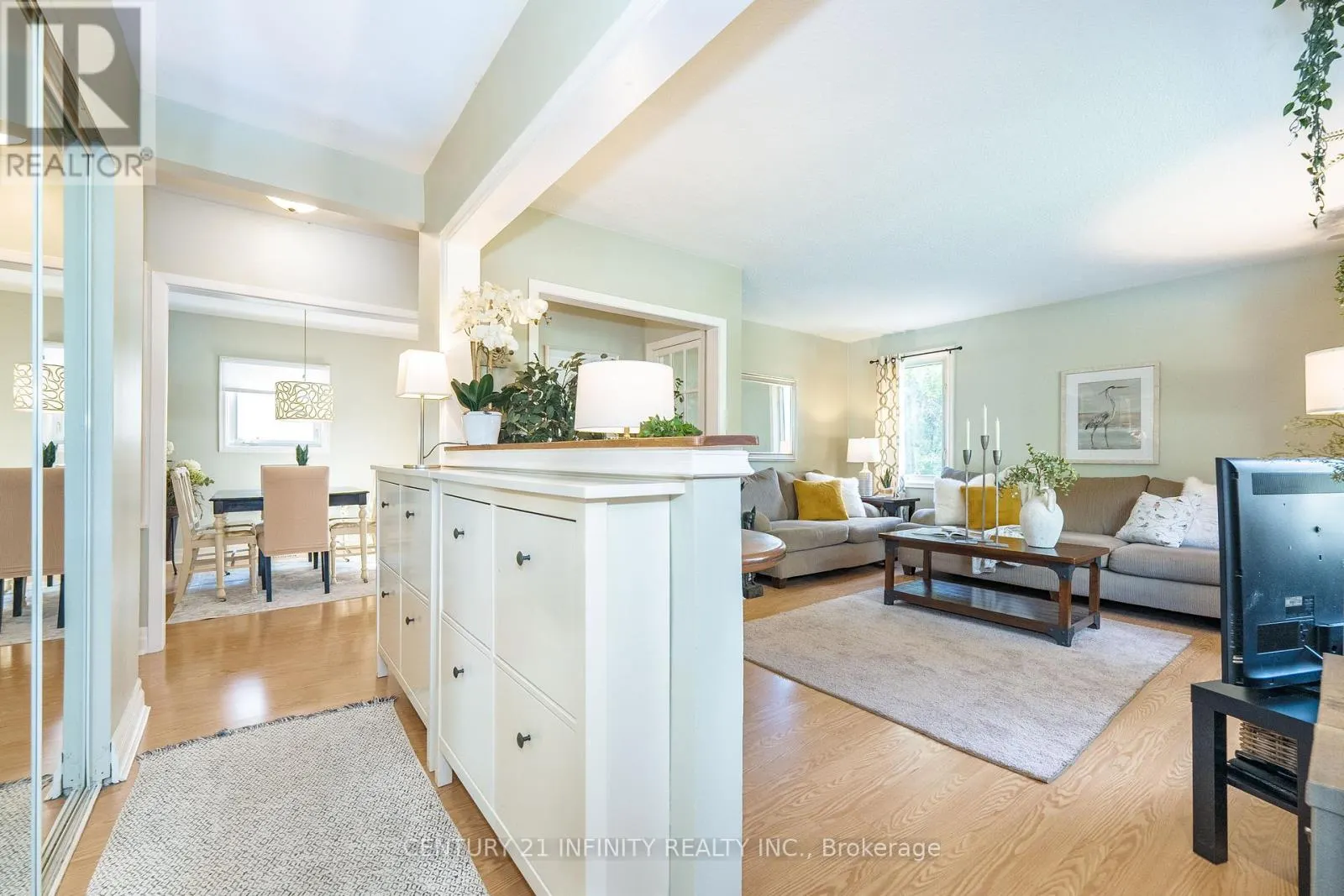 43 COLONIAL AVENUE