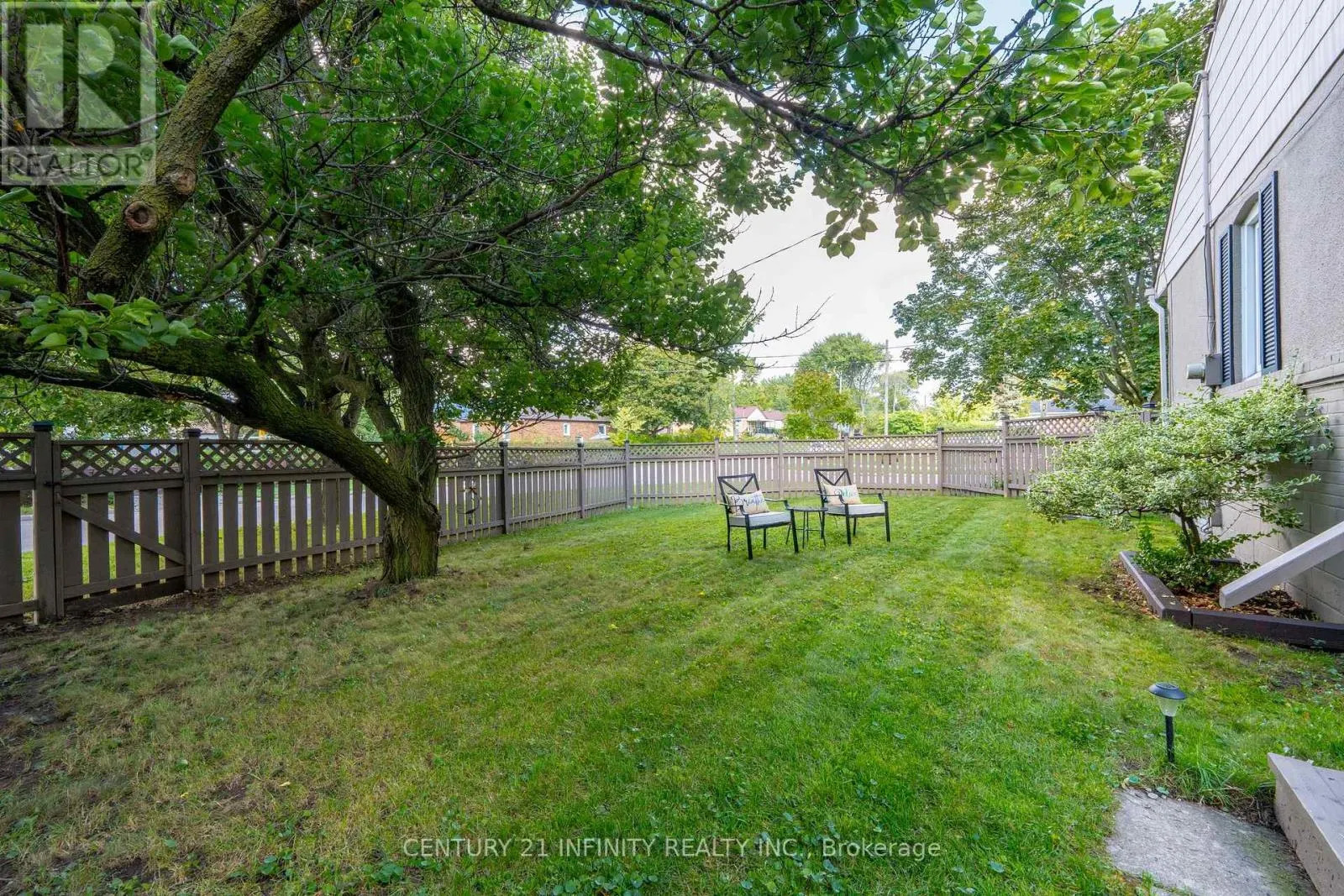 43 COLONIAL AVENUE