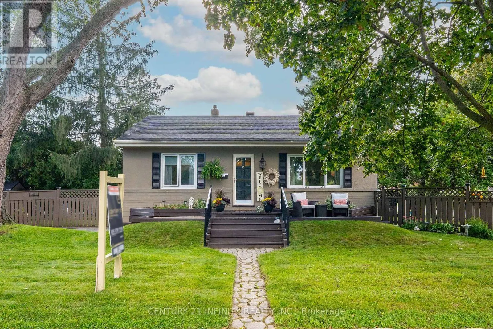 43 COLONIAL AVENUE
