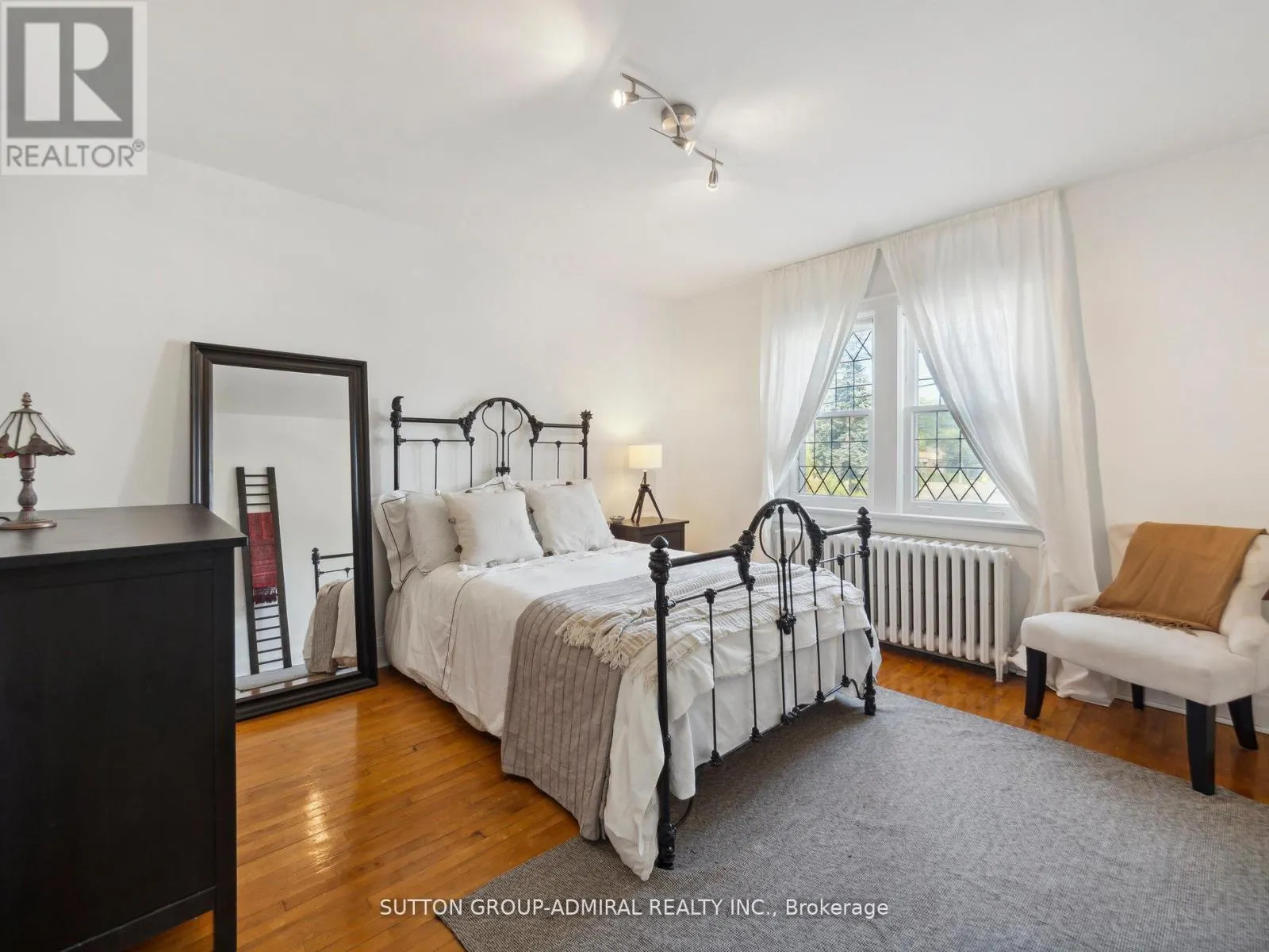 4 DON MILLS ROAD